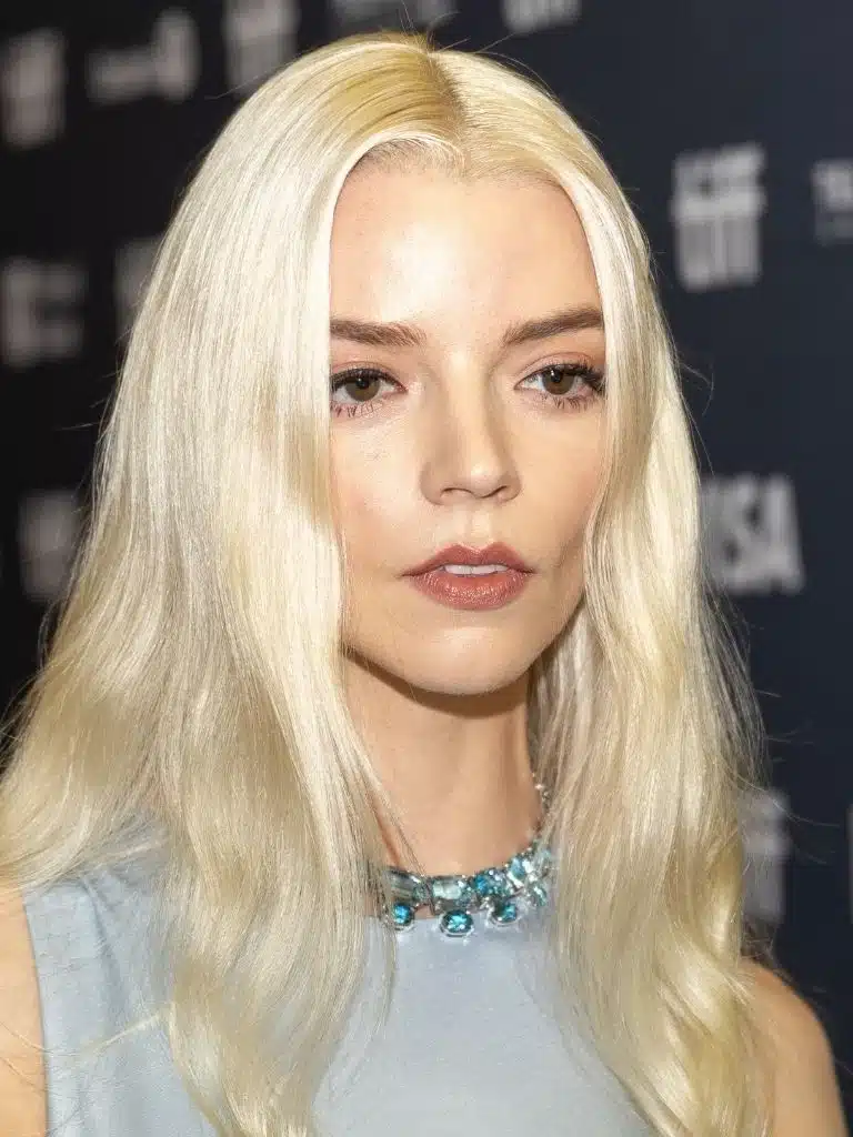 Anna Taylor Biography: Wiki, Age, Career, Height, Weight, Boyfriend, Net Worth & More
